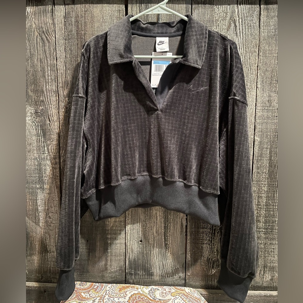 Nike Women’s Velour like cropped pullover
